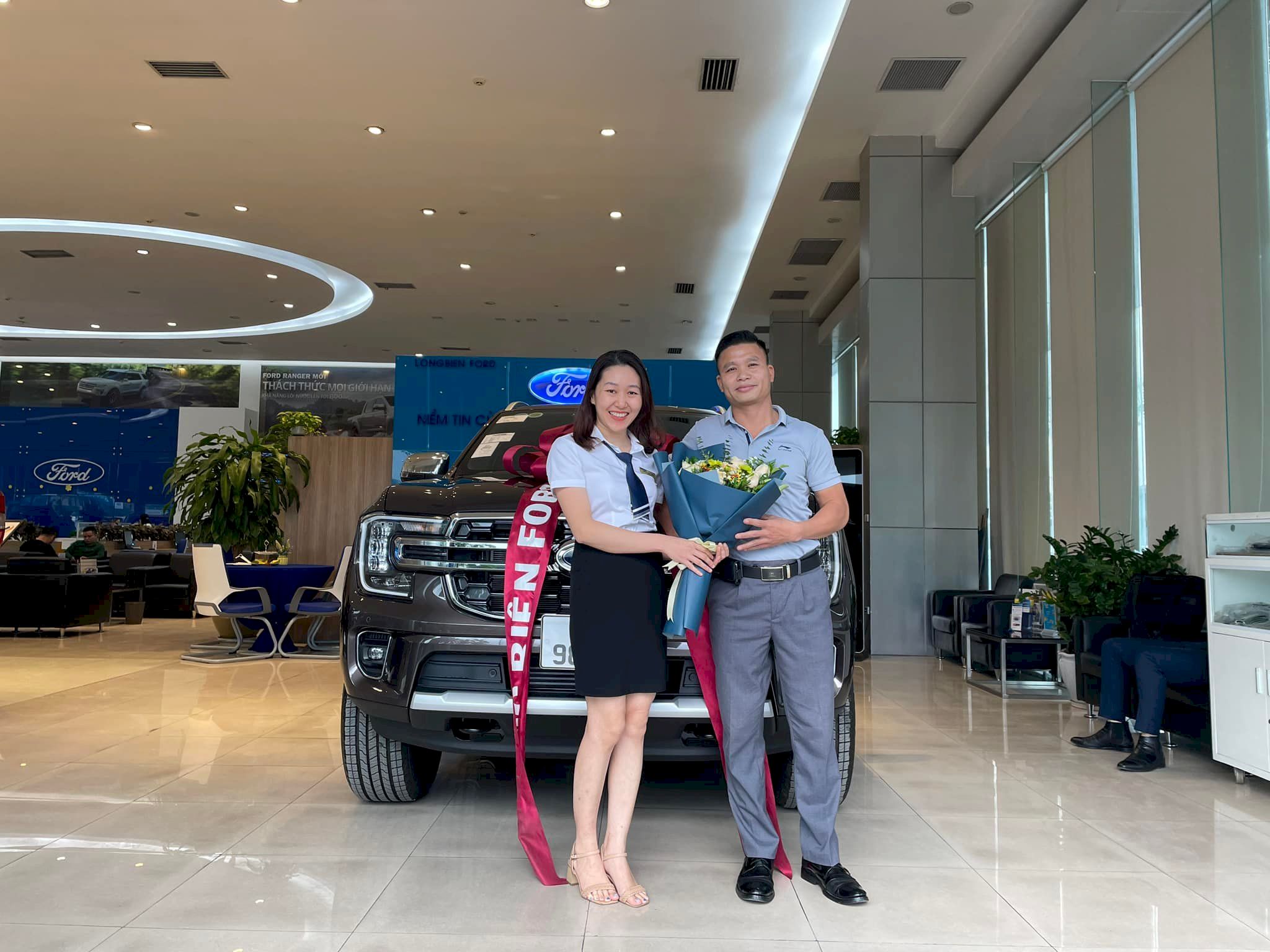 Giao xe Ford Everest
